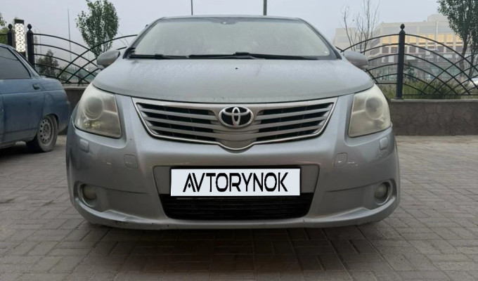 Toyota Avensis 2010 года