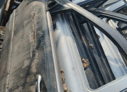 Передняя левая дверь Mercedes W220