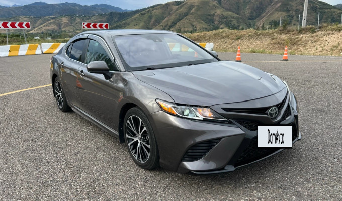 Toyota Camry 2020 года