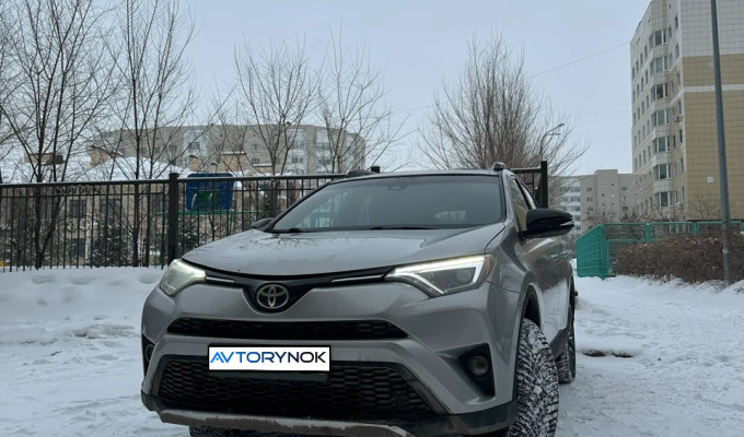 Toyota RAV4 2017 года