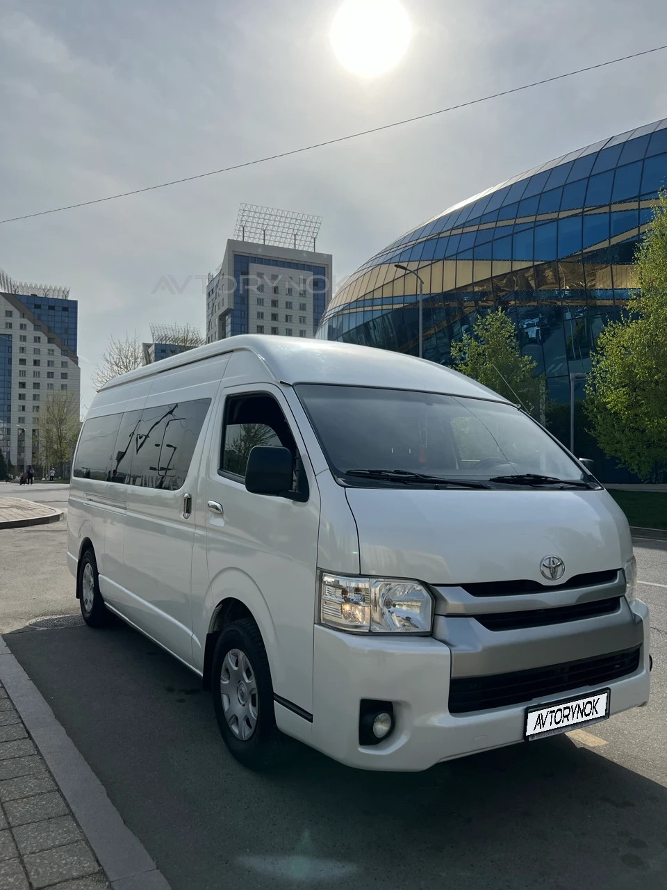 Toyota HiAce, 2015