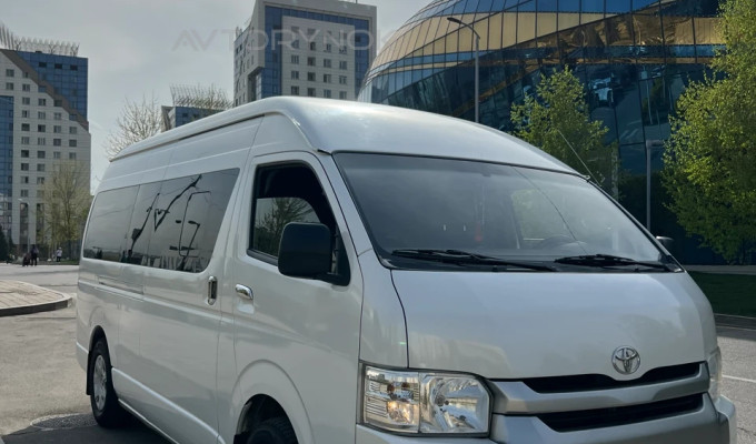 Toyota Hiace 2015 года