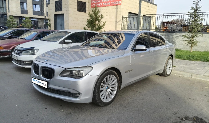 BMW 7 серия 2010 года