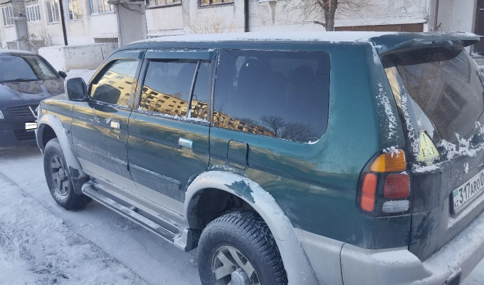 Mitsubishi Montero Sport 2000 года