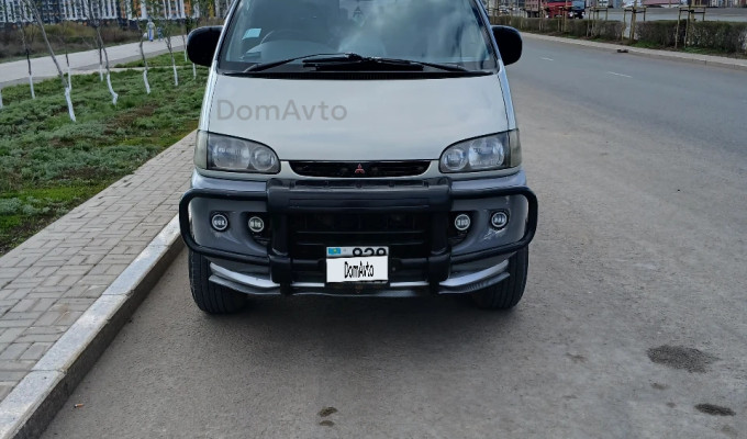 Mitsubishi Delica 1994 года