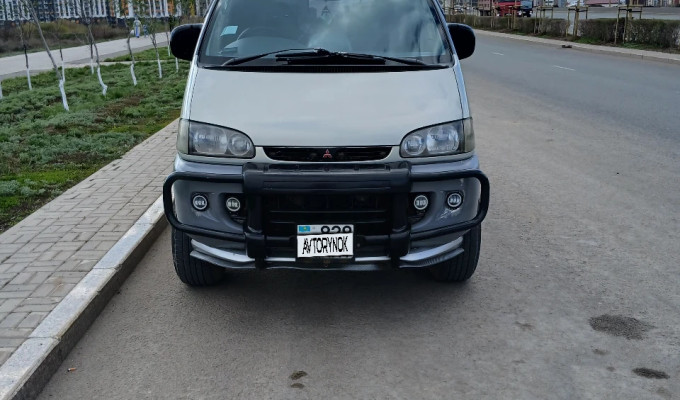 Mitsubishi Delica 1994 года