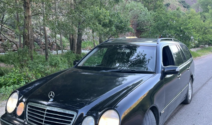 Mercedes-Benz E-Класс 2001 года