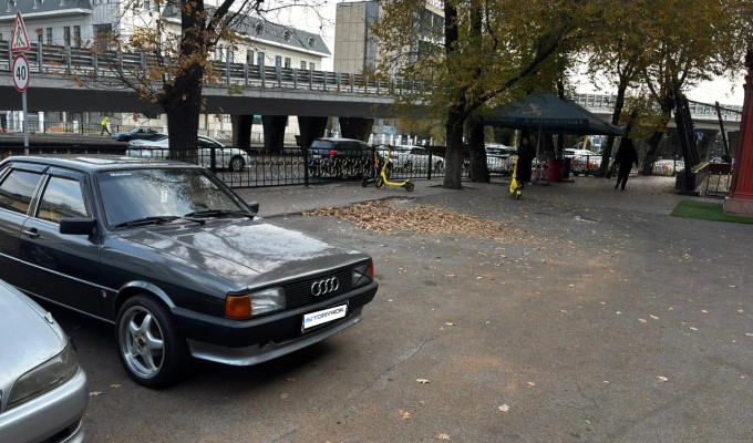 Audi 90 1985 года