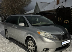 Toyota Sienna 2013 года