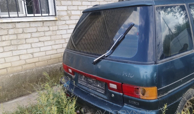 Nissan Prairie 1993 года