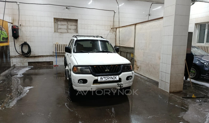 Mitsubishi Montero Sport 2000 года