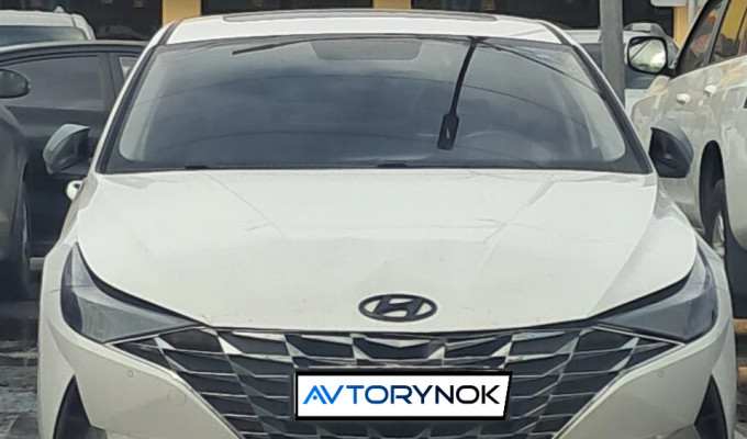Hyundai Elantra 2023 года