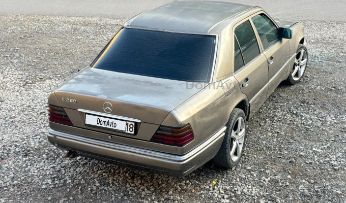 Mercedes-Benz E-Класс 1992 года