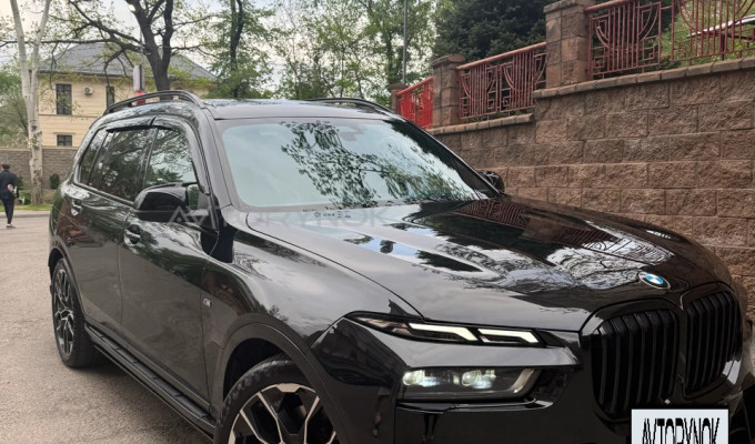 BMW X7 2023 года