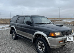 Mitsubishi Montero Sport 2000 года