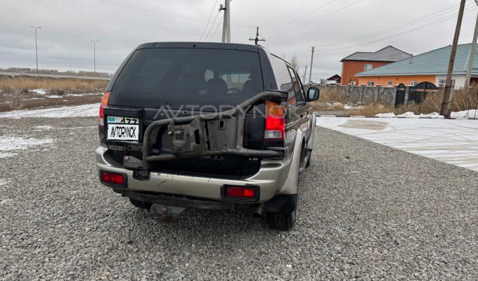 Mitsubishi Montero Sport 2000 года