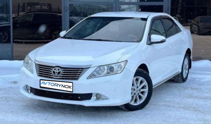 Toyota Camry 2013 года