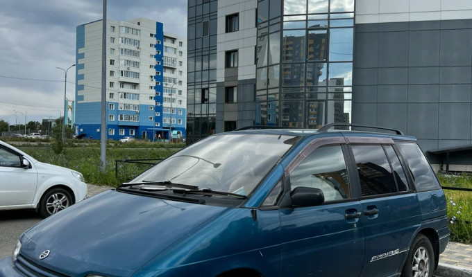Nissan Prairie 1995 года