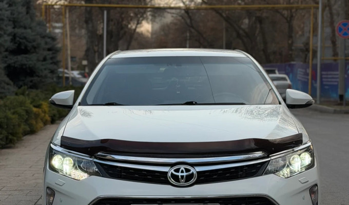 Toyota Camry 2015 года