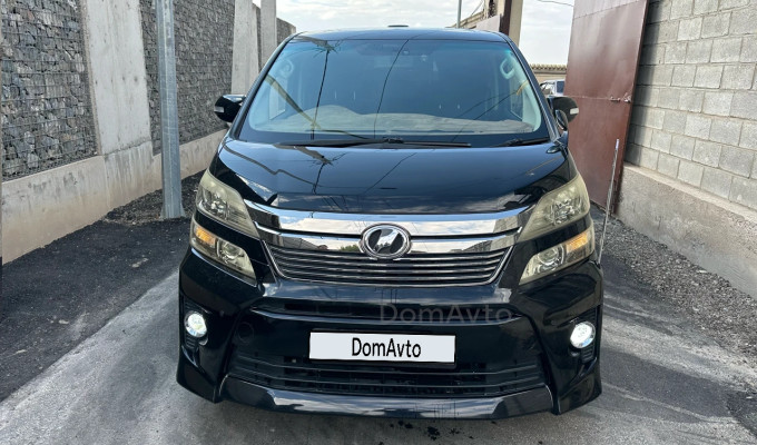 Toyota Vellfire 2013 года