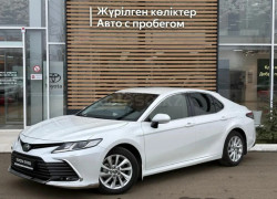 Toyota Camry 2023 года