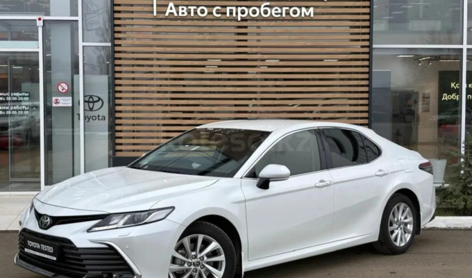 Toyota Camry 2023 года