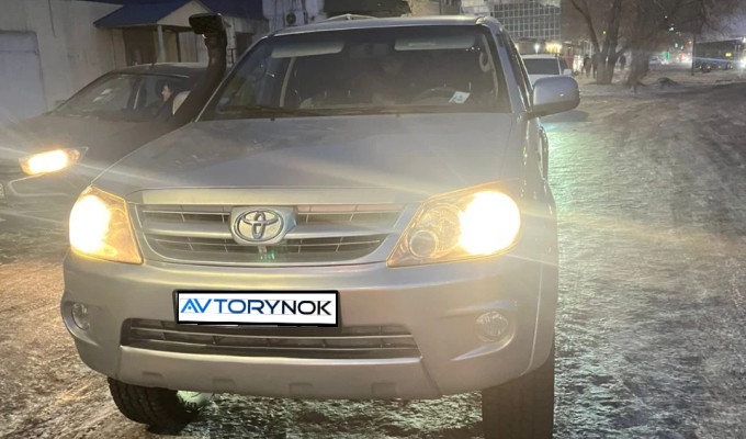 Toyota Fortuner 2006 года