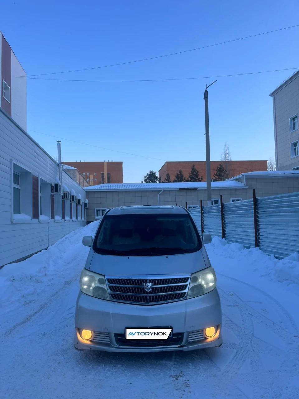 Toyota Alphard, 2004