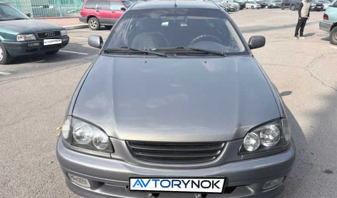 Toyota Avensis 2001 года
