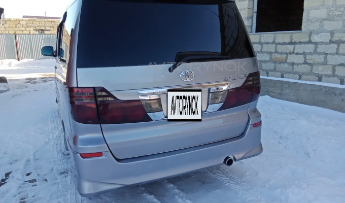 Toyota Alphard 2004 года