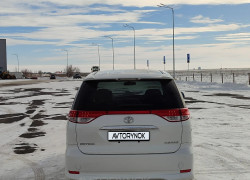 Toyota Estima 2010 года