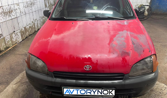 Toyota Starlet 1998 года
