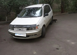 Toyota Picnic 1998 года