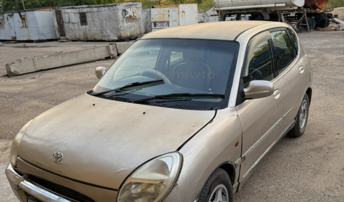 Toyota Duet 2000 года