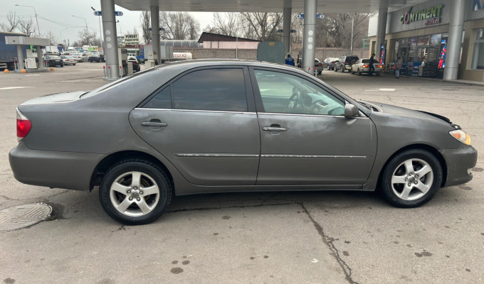 Toyota Camry 2004 года