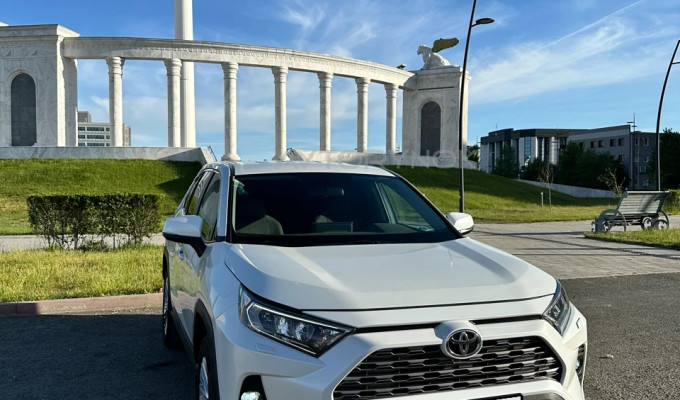 Toyota RAV4 2019 года
