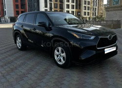 Toyota Highlander 2021 года