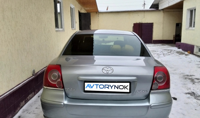 Toyota Avensis 2008 года