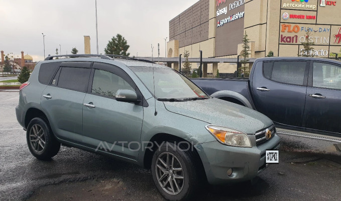 Toyota RAV4 2007 года