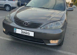 Toyota Camry 2005 года