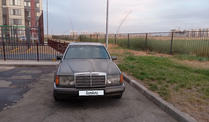 Mercedes-Benz E-Класс 1992 года