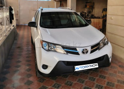 Toyota RAV4 2015 года