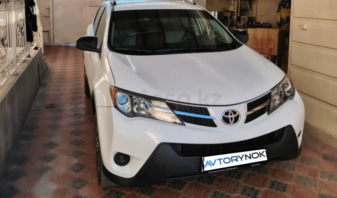 Toyota RAV4 2015 года