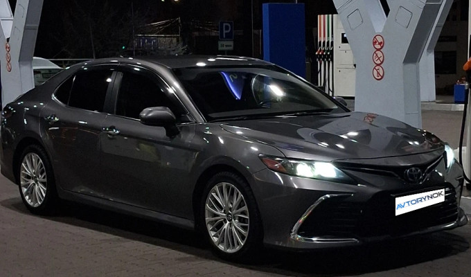 Toyota Camry 2021 года