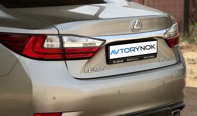 Lexus ES 2018 года