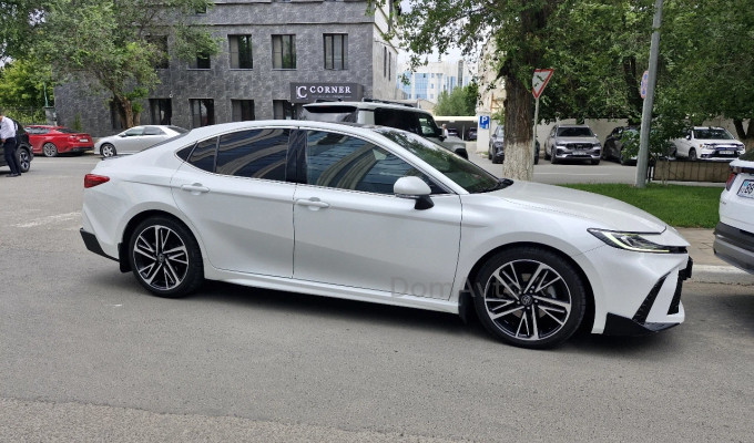 Toyota Camry 2024 года