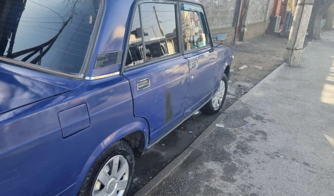 ВАЗ (Lada) 2105 1990 года