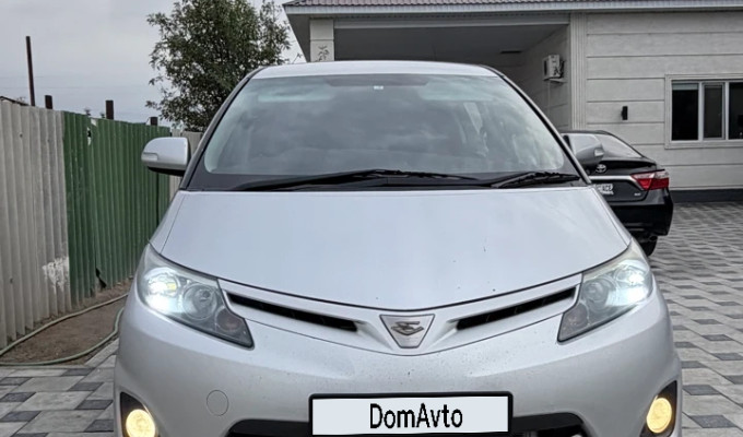 Toyota Estima 2010 года