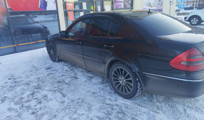 Mercedes-Benz E-Класс 2004 года