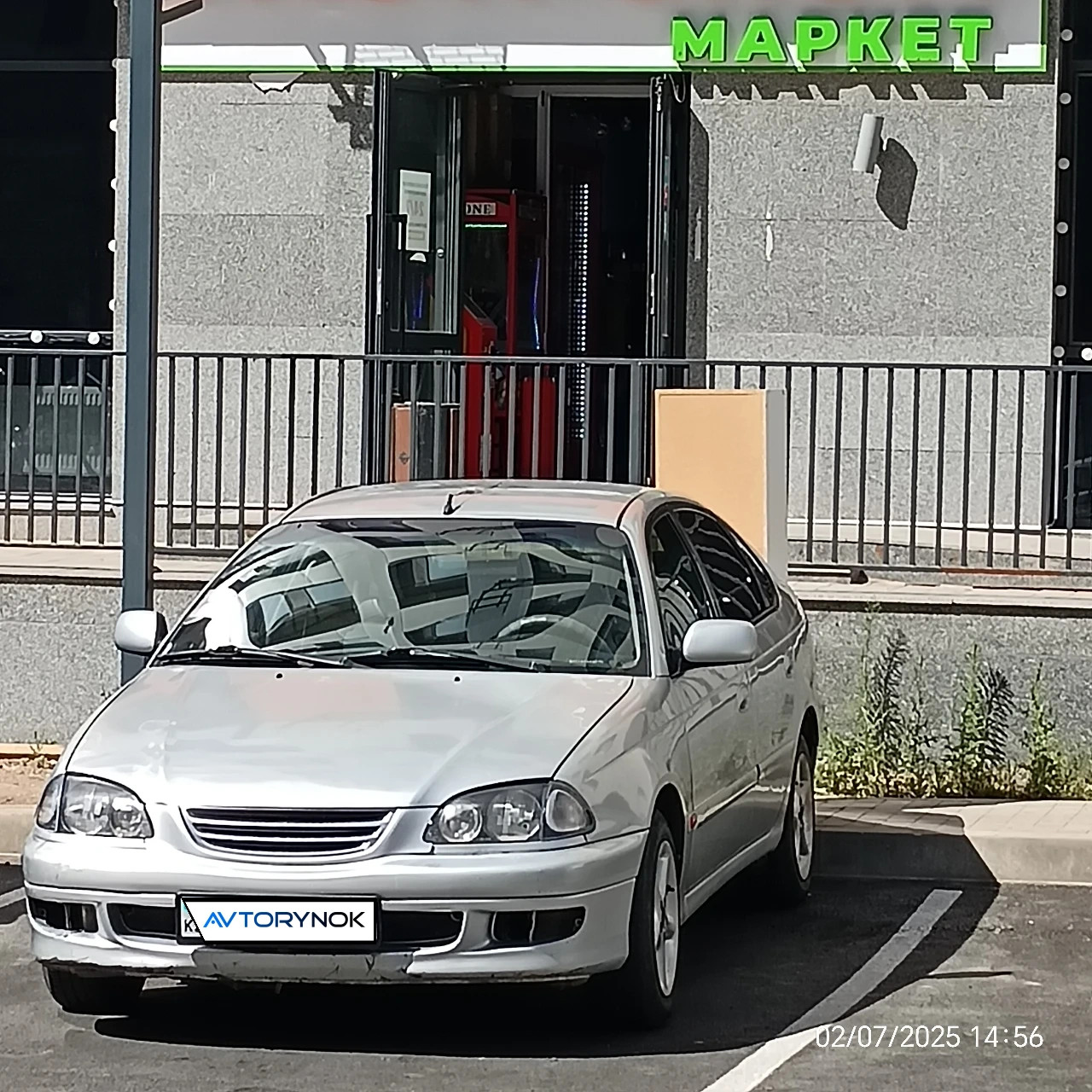 Toyota Avensis, 1999